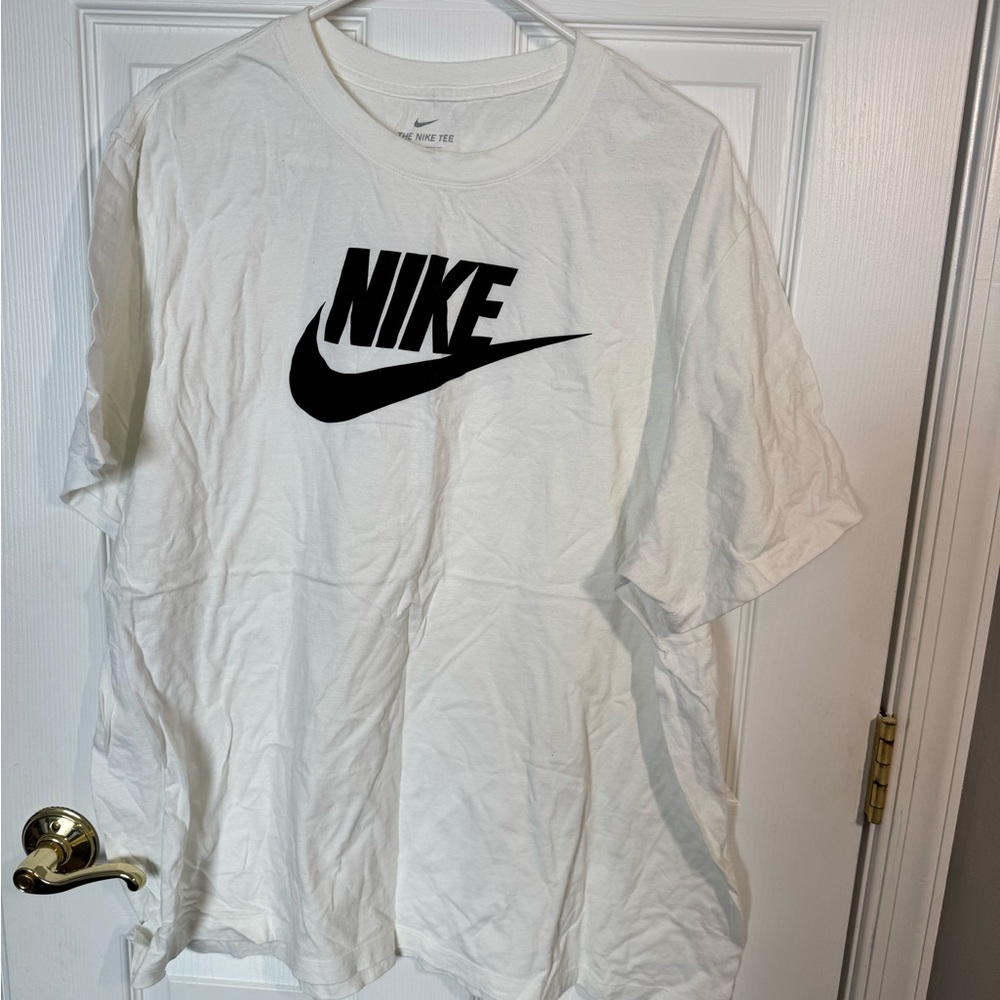 Men’s Nike t-shirt